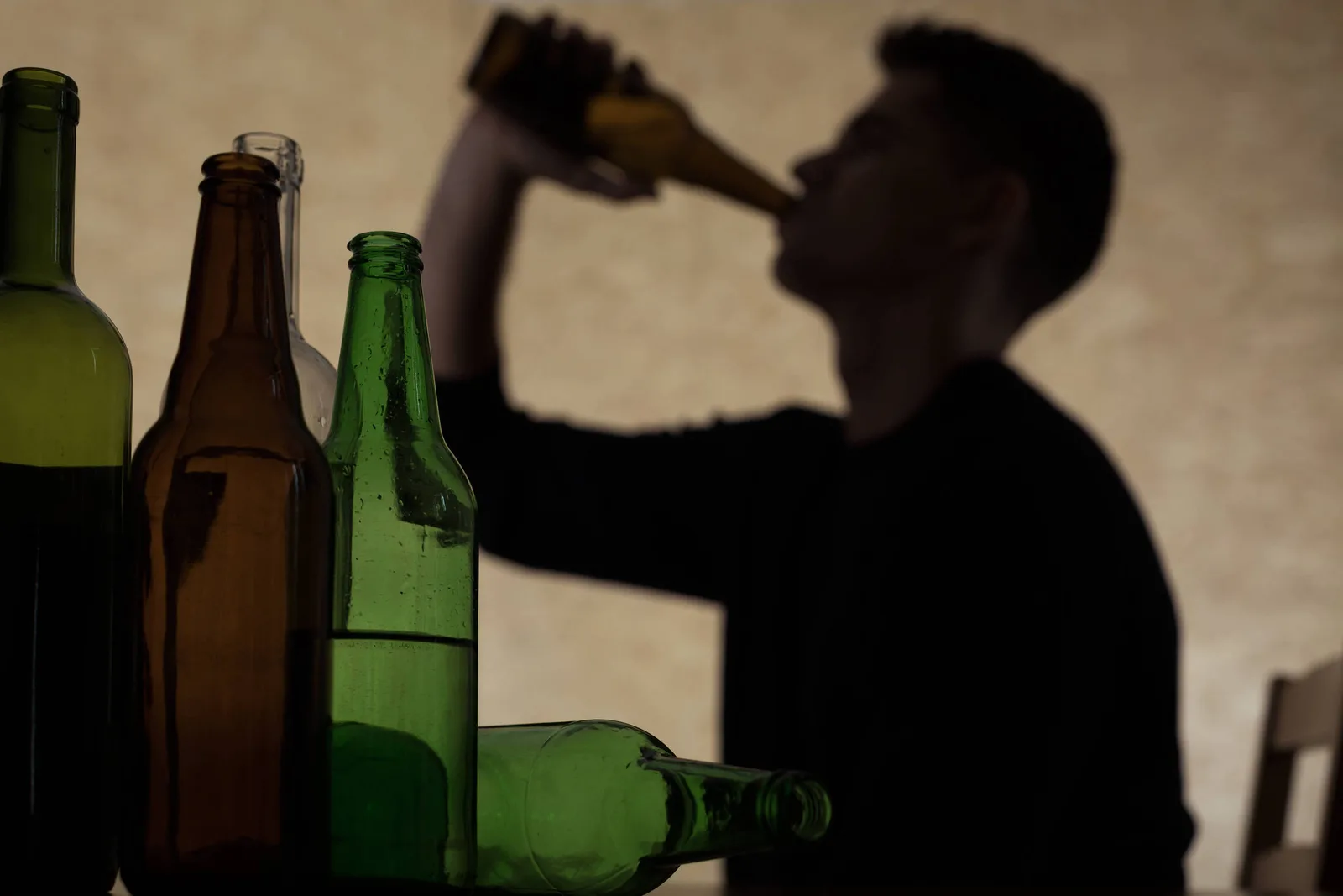 Estudo associa álcool na adolescência a risco e maior consumo na fase adulta