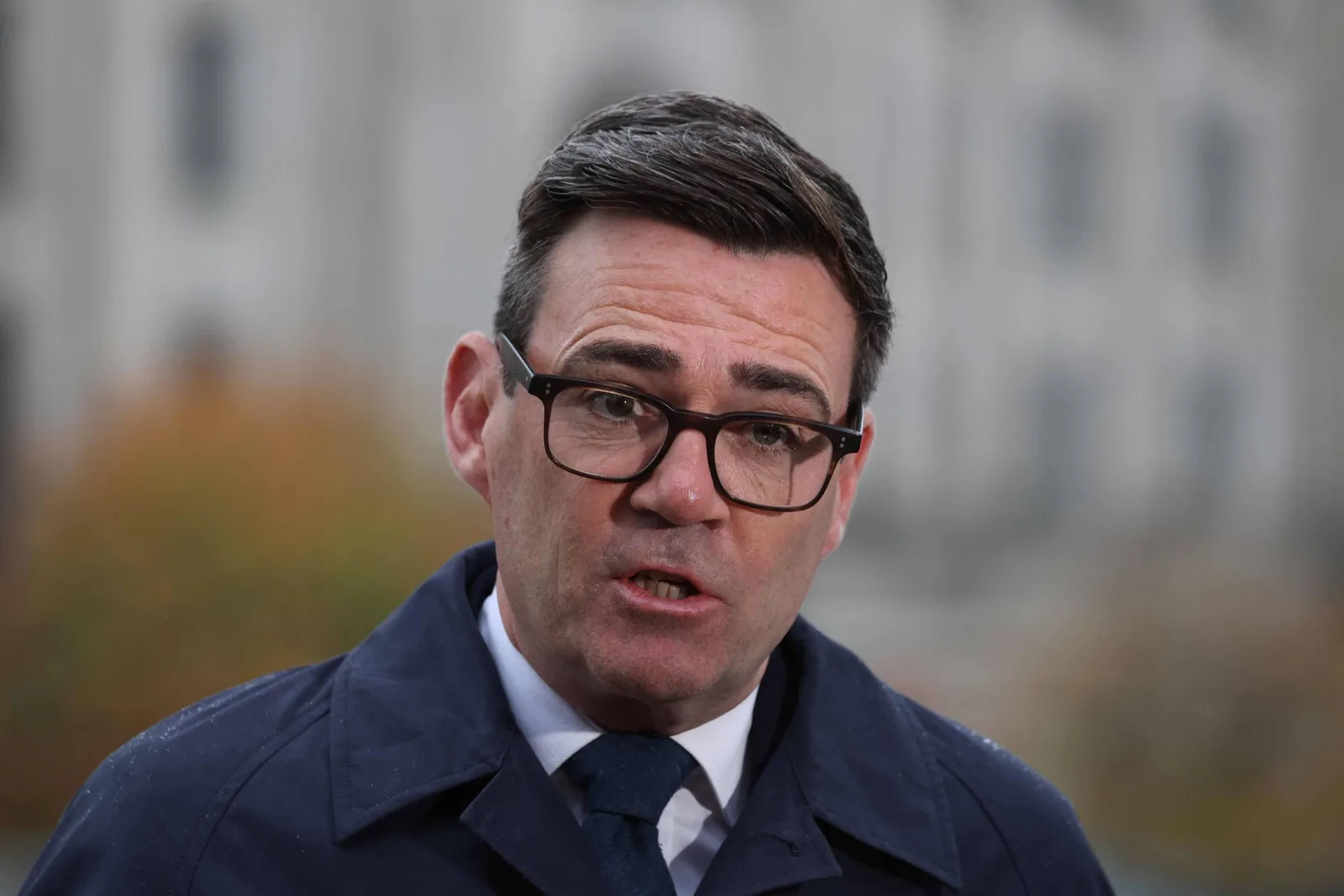 Burnham propõe novos vínculos com a UE e acusa Rússia de agir no brexit