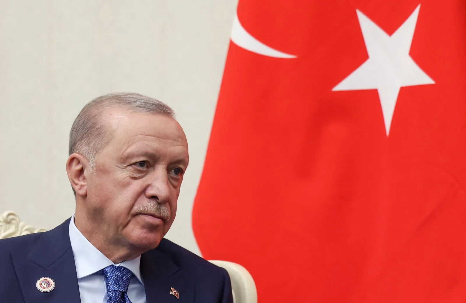 Erdogan mira eleição antecipada na Turquia para disputar novo mandato em 2028