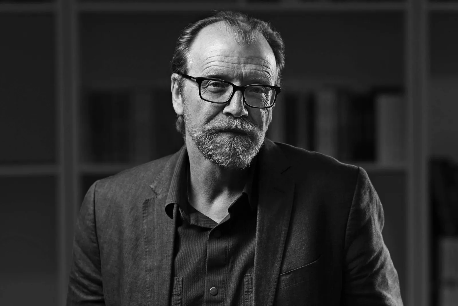 George Saunders acompanha magnata do petróleo entre a vida e a morte em “Vigília”