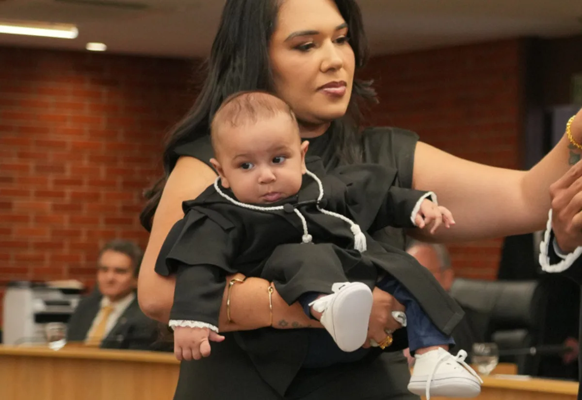 Posse no TJTO reúne novos magistrados e presença de bebê com minitoga