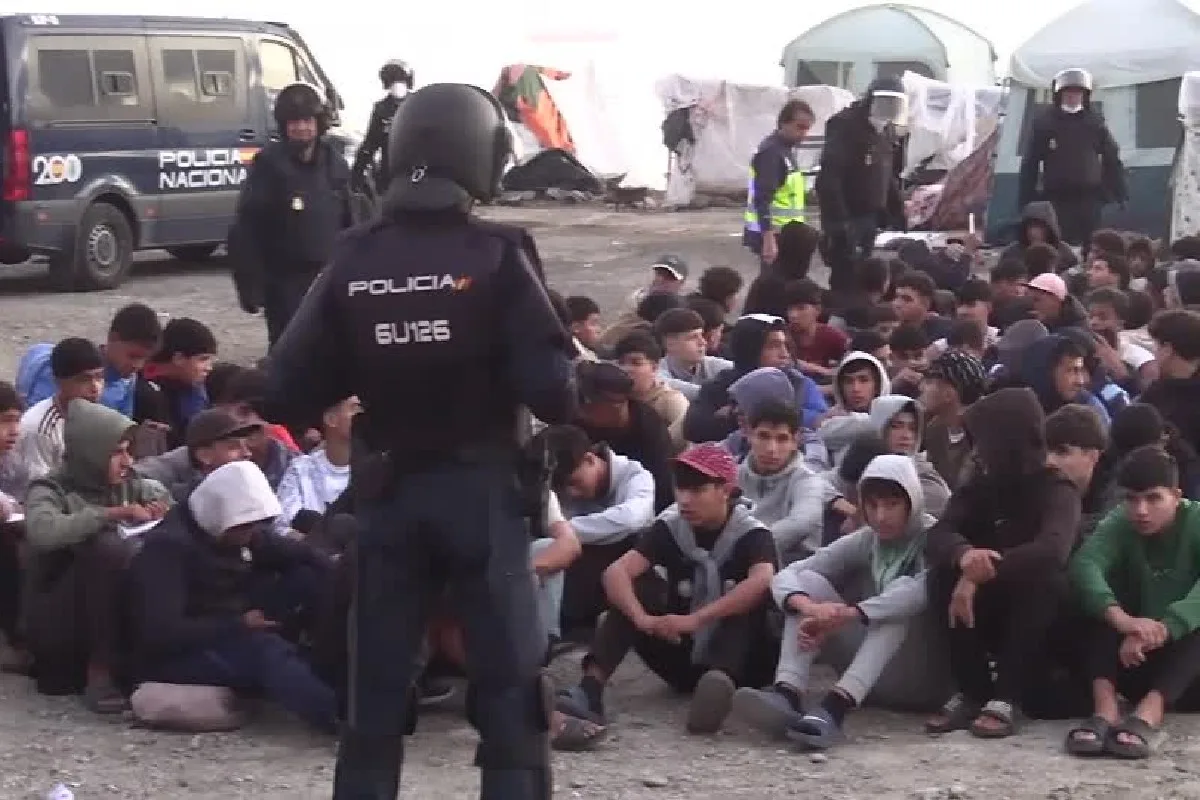 Polícia retira acampados de praia em Ceuta antes de visita da realeza