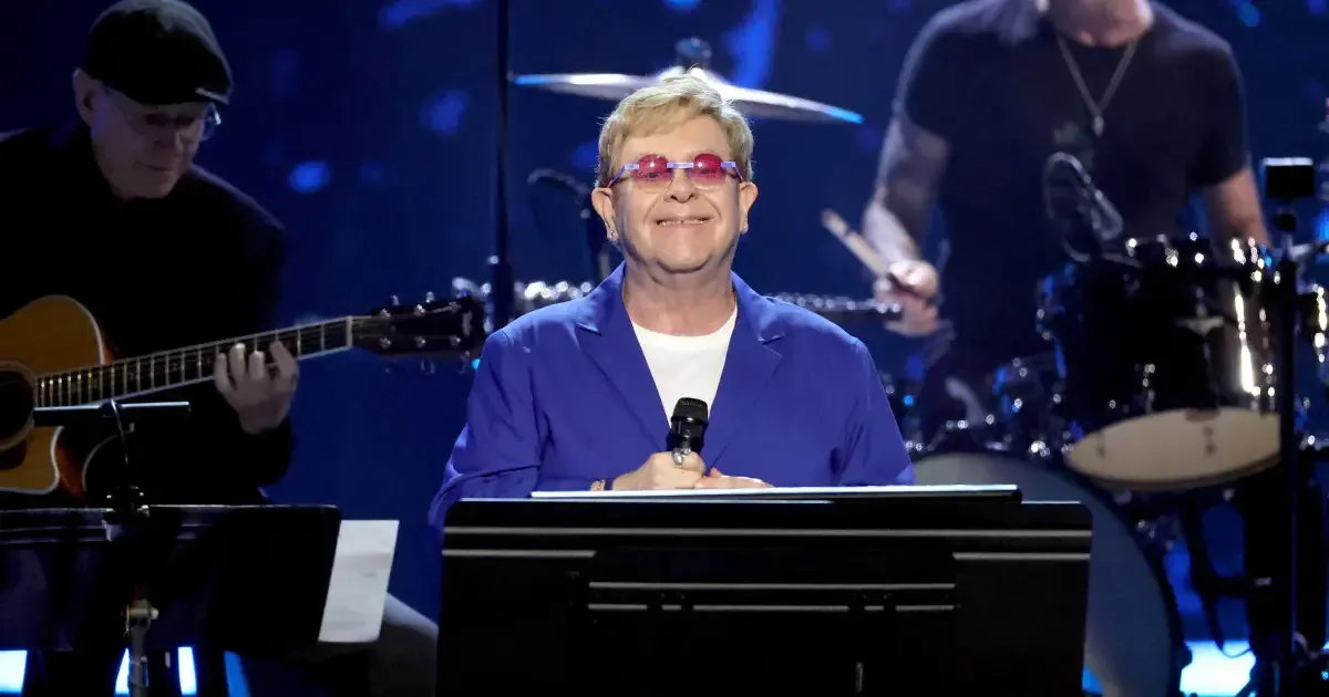 Elton John retorna ao Brasil e encerra Rock in Rio com homenagem aos fãs