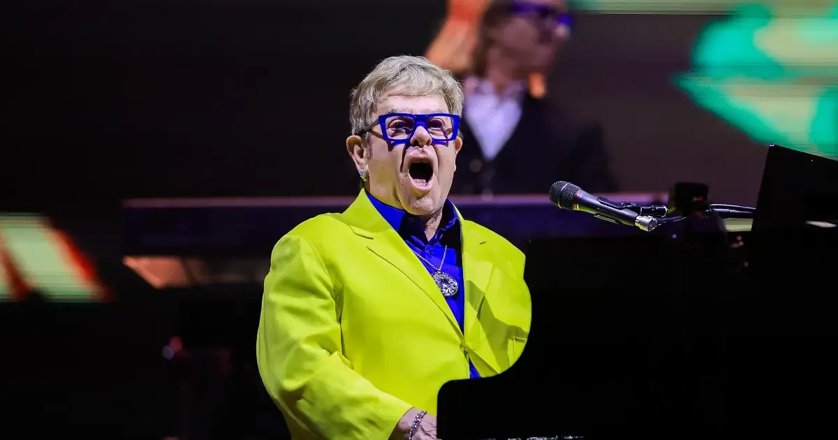 Elton John revisita carreira e encerra noite do Rock in Rio com repertório amplo