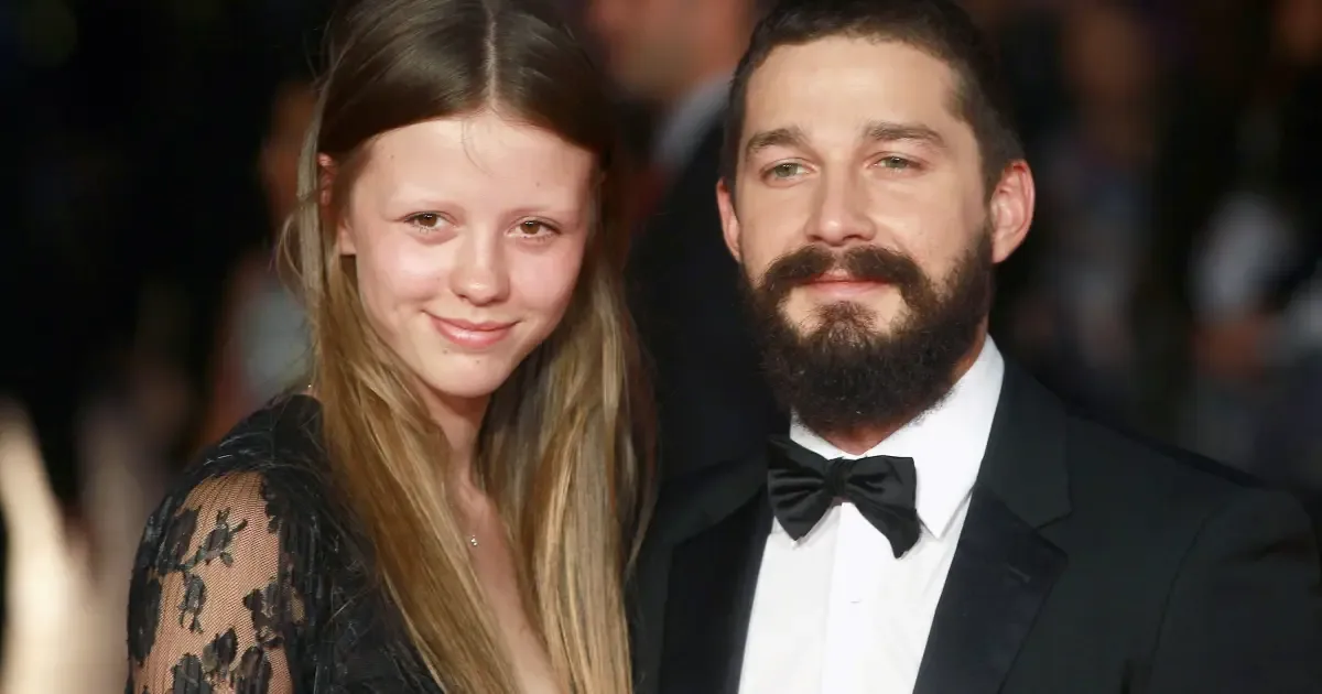 Mia Goth pede divórcio de Shia LaBeouf e requer guarda exclusiva da filha