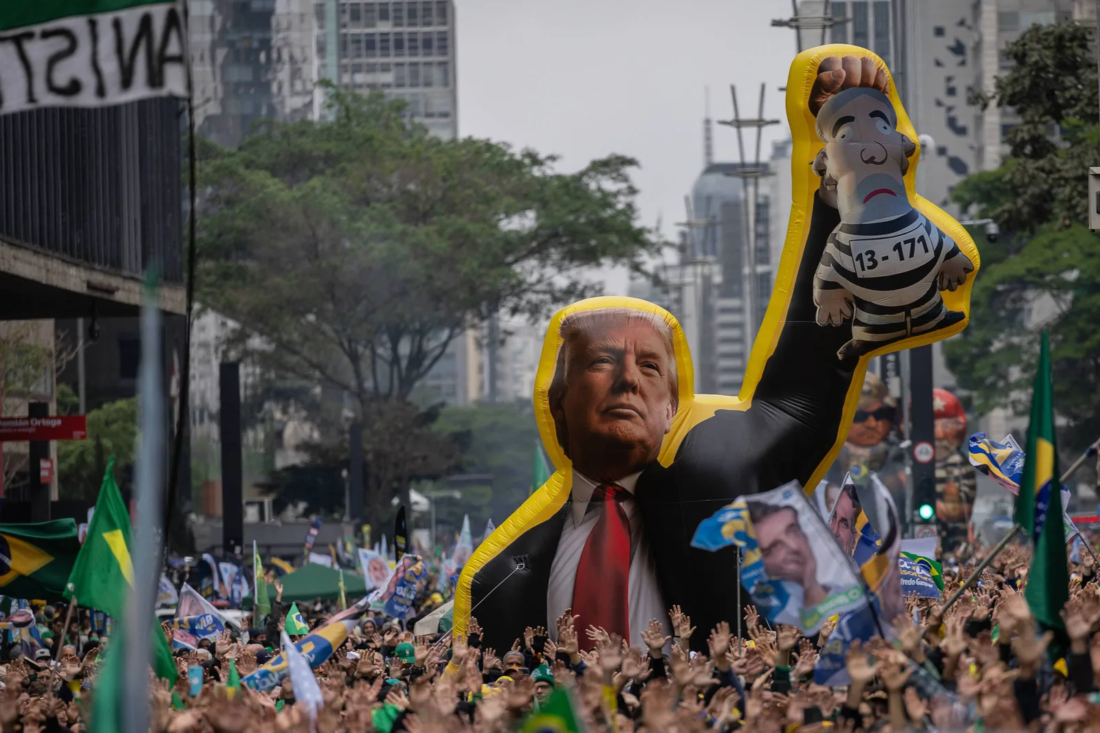 Pesquisas e ações de Trump ampliam alerta sobre influência externa no pleito brasileiro