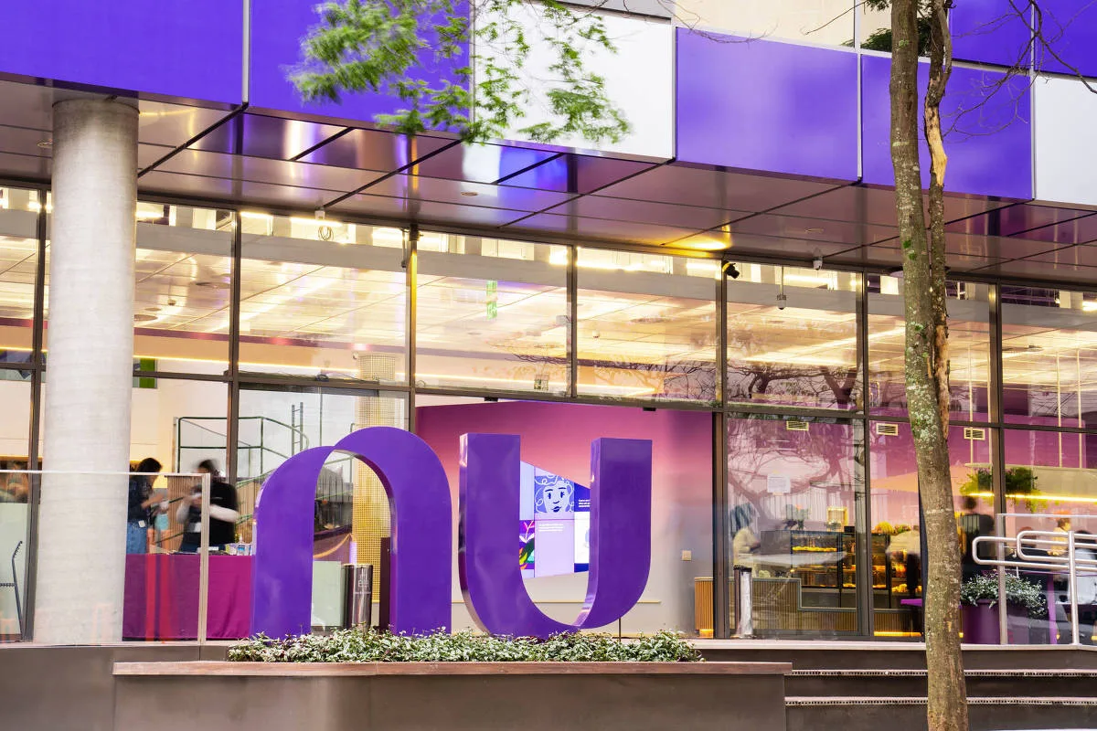 Nubank amplia carteira e mira alta renda enquanto inadimplência sobe