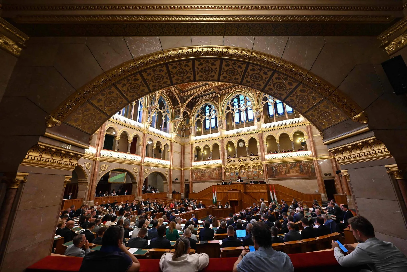 Parlamento húngaro aprova nova regra para proteção de menores