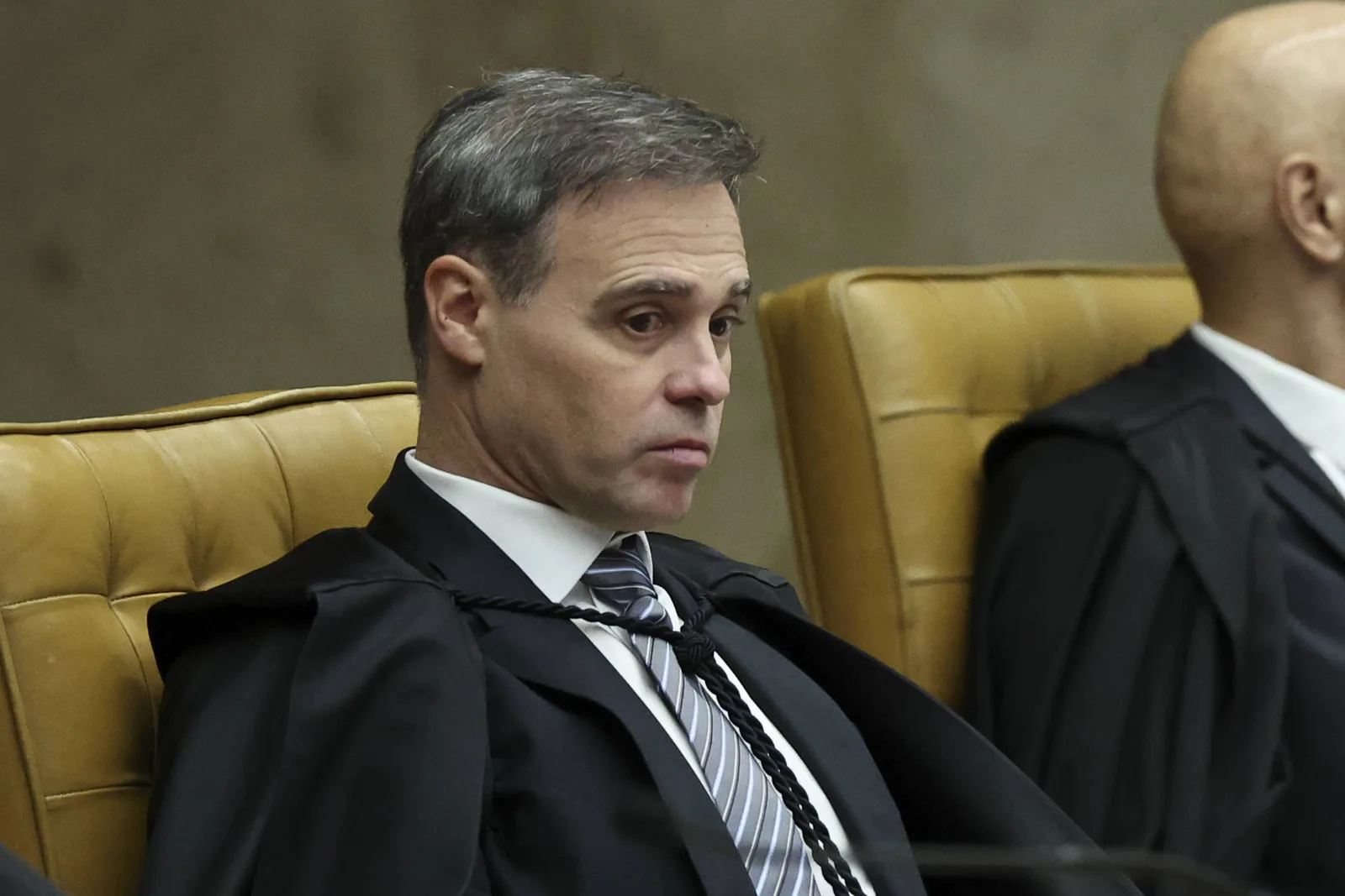 Mendonça afasta diretor da PF, e crise com a corporação se amplia
