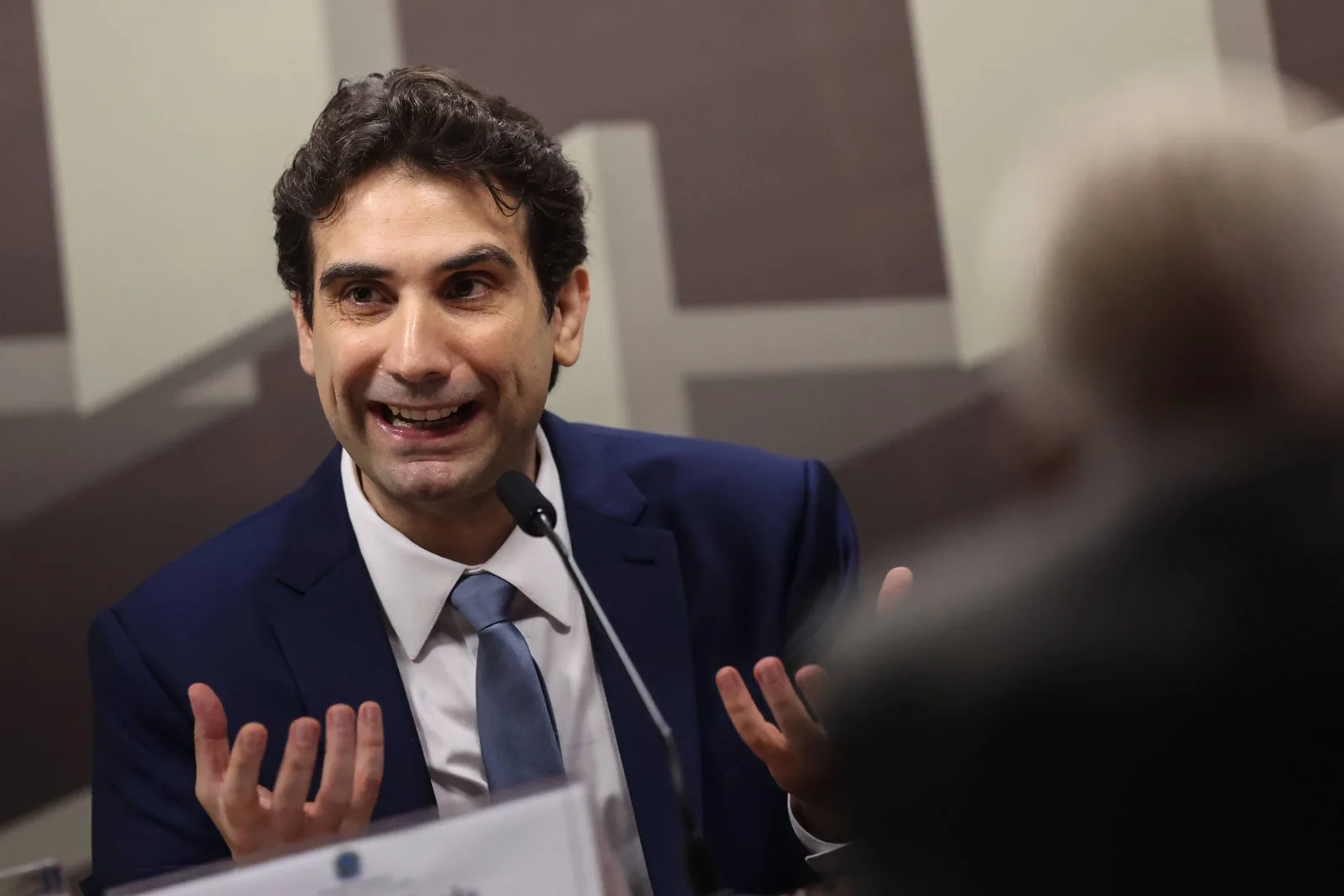 BC prepara medidas para conter risco em cartão e crédito pessoal