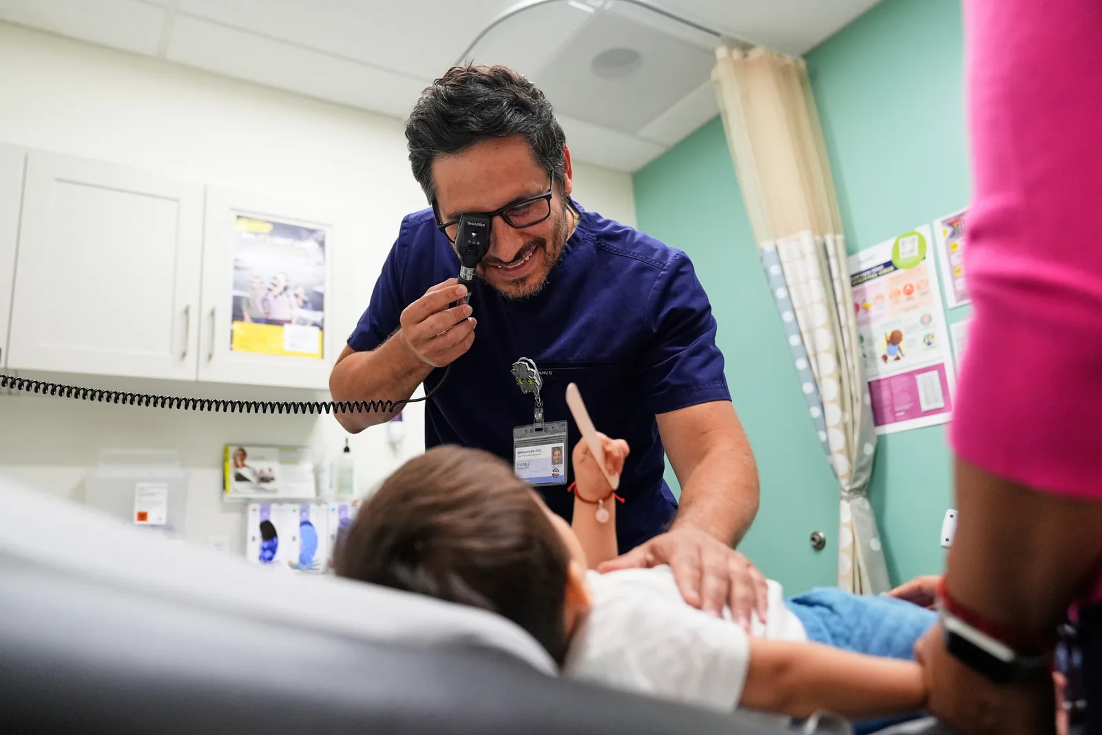 Famílias de imigrantes perdem acesso ao Medicaid após mudança federal nos EUA