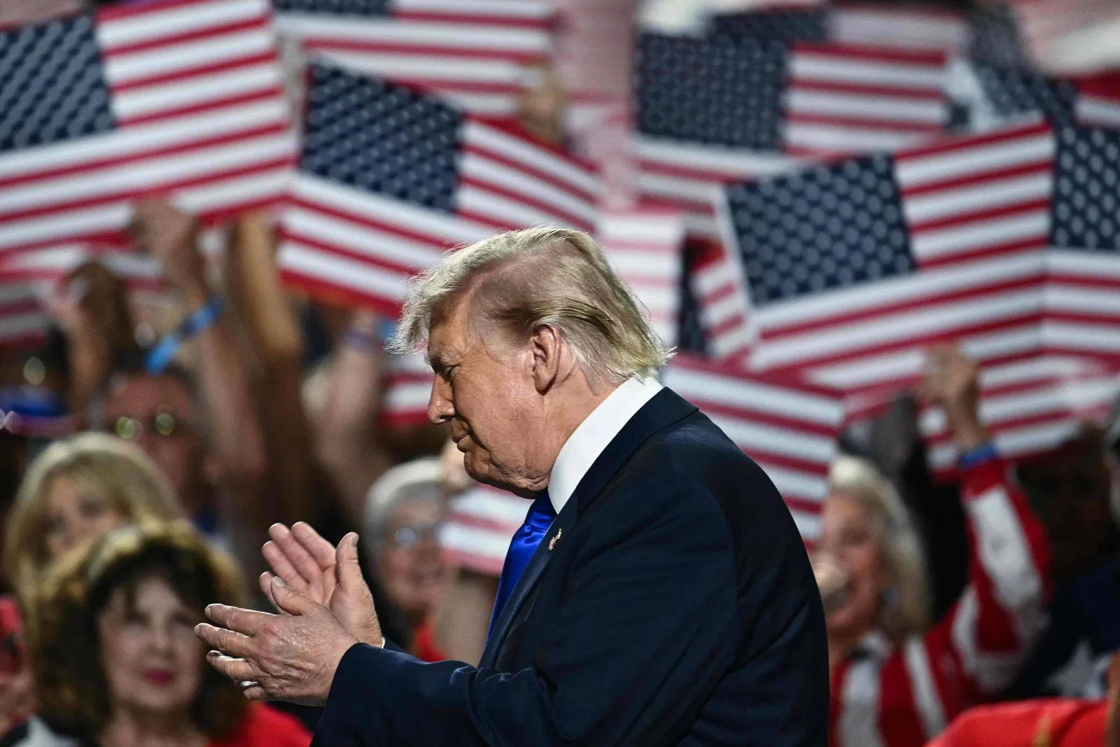 Promessa de Trump de pagar US$ 5.000 enfrenta custo e dúvidas jurídicas