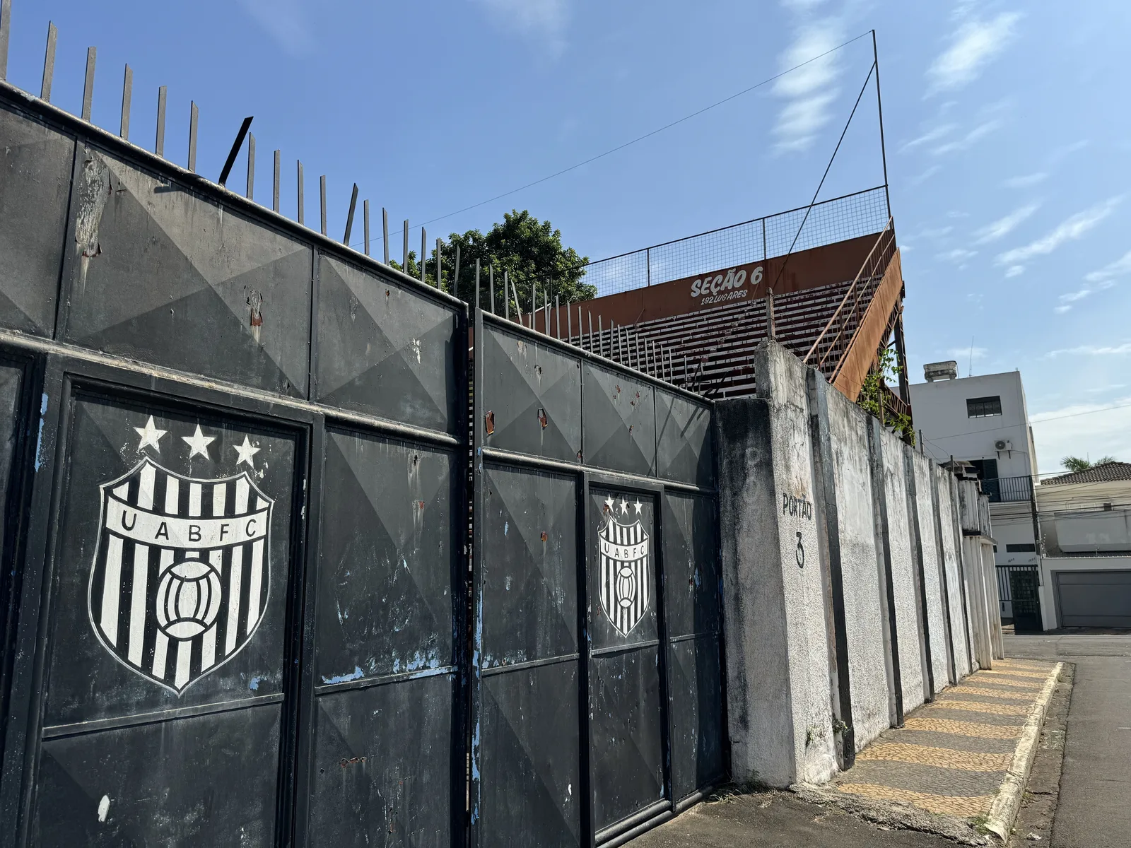 Justiça bloqueia R$ 30 mil de clube por dívida de IPTU em Santa Bárbara d’Oeste