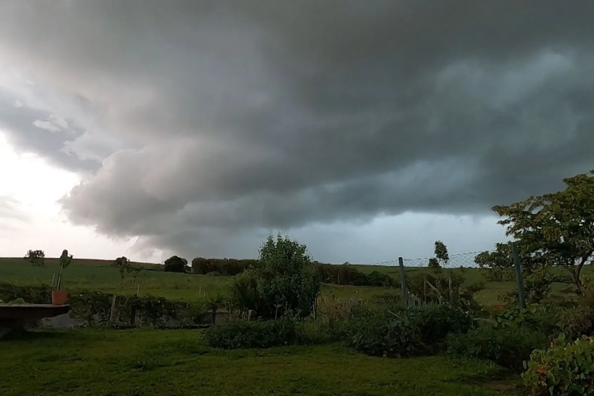 Inmet alerta para tempestades e queda de temperatura no Vale do Paraíba