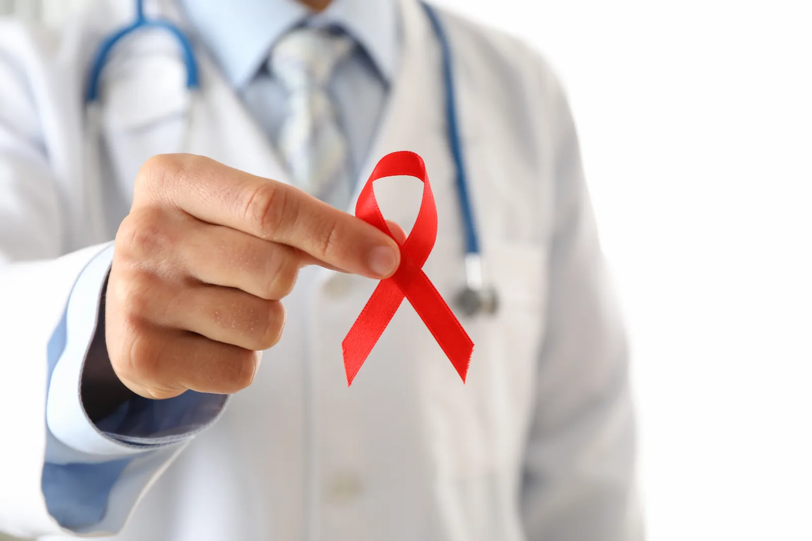 Ciência avança na busca por uma cura do HIV sem transplante