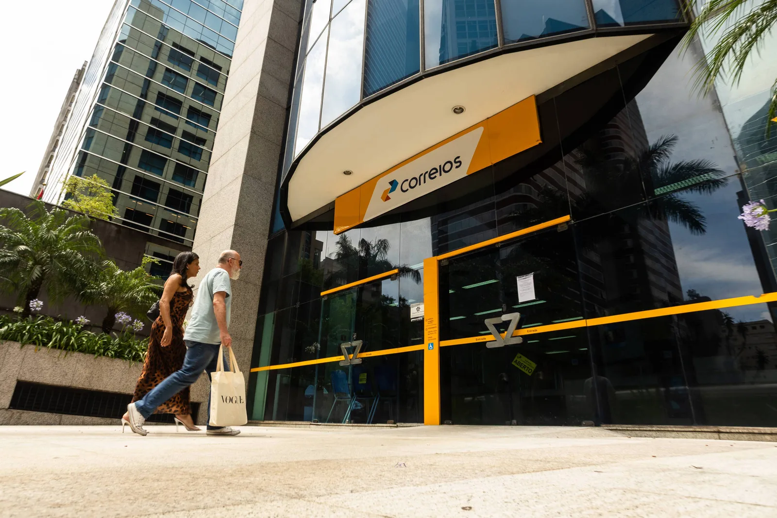 Consumidores relatam encomendas paradas durante paralisação dos Correios