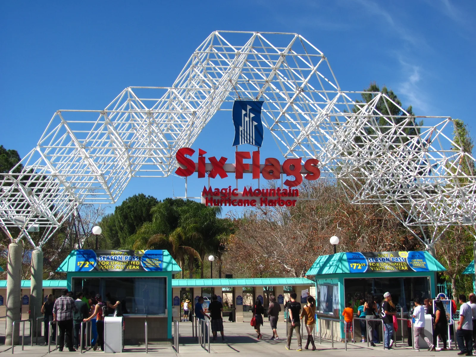 Six Flags encerra montanha-russa X2 após relatos de lesões graves