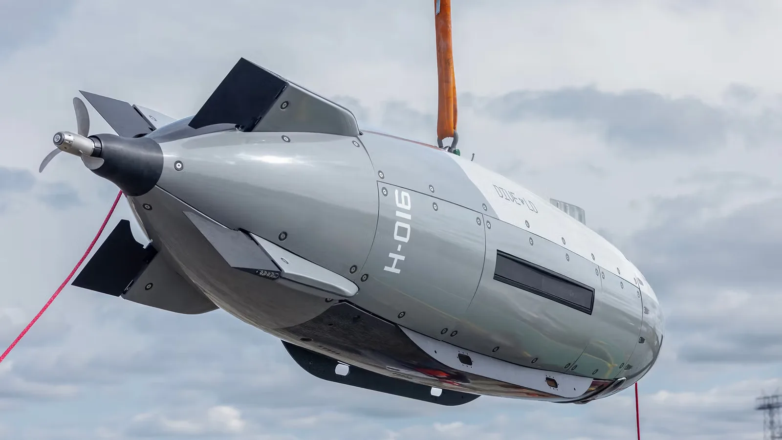 Guarda Revolucionária diz ter apreendido drone submarino americano no Estreito de Ormuz