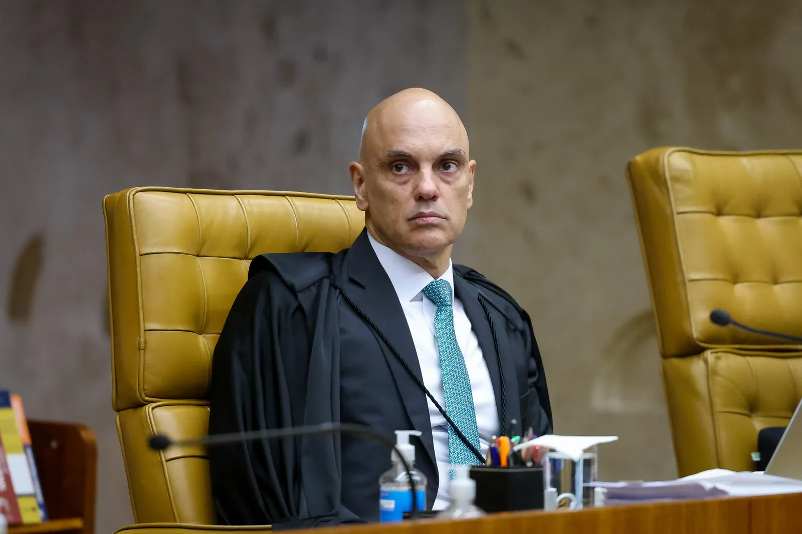Reuters e ABC News destacam crise no STF antes de decisão sobre Moraes
