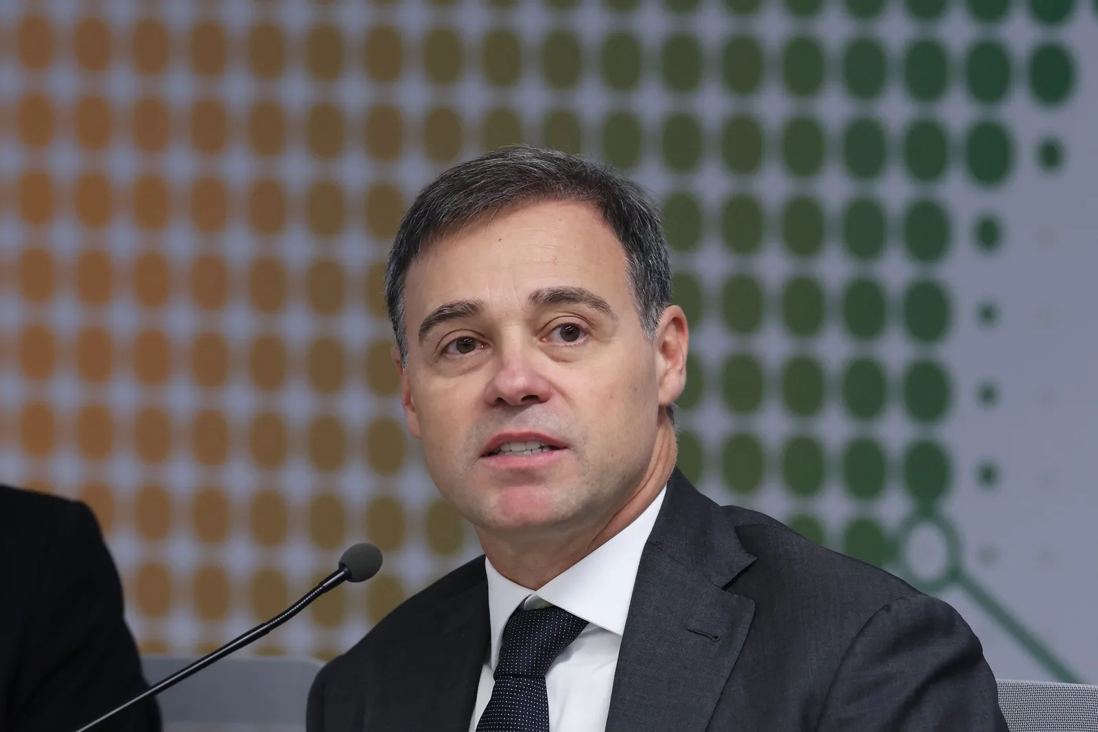 Mendonça mantém restrição a dados do celular de Vorcaro antes de sessão do STF