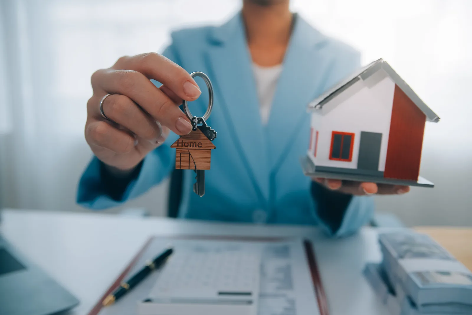 Imobiliária e seguradora são condenadas por prejuízos causados por fraude em locação