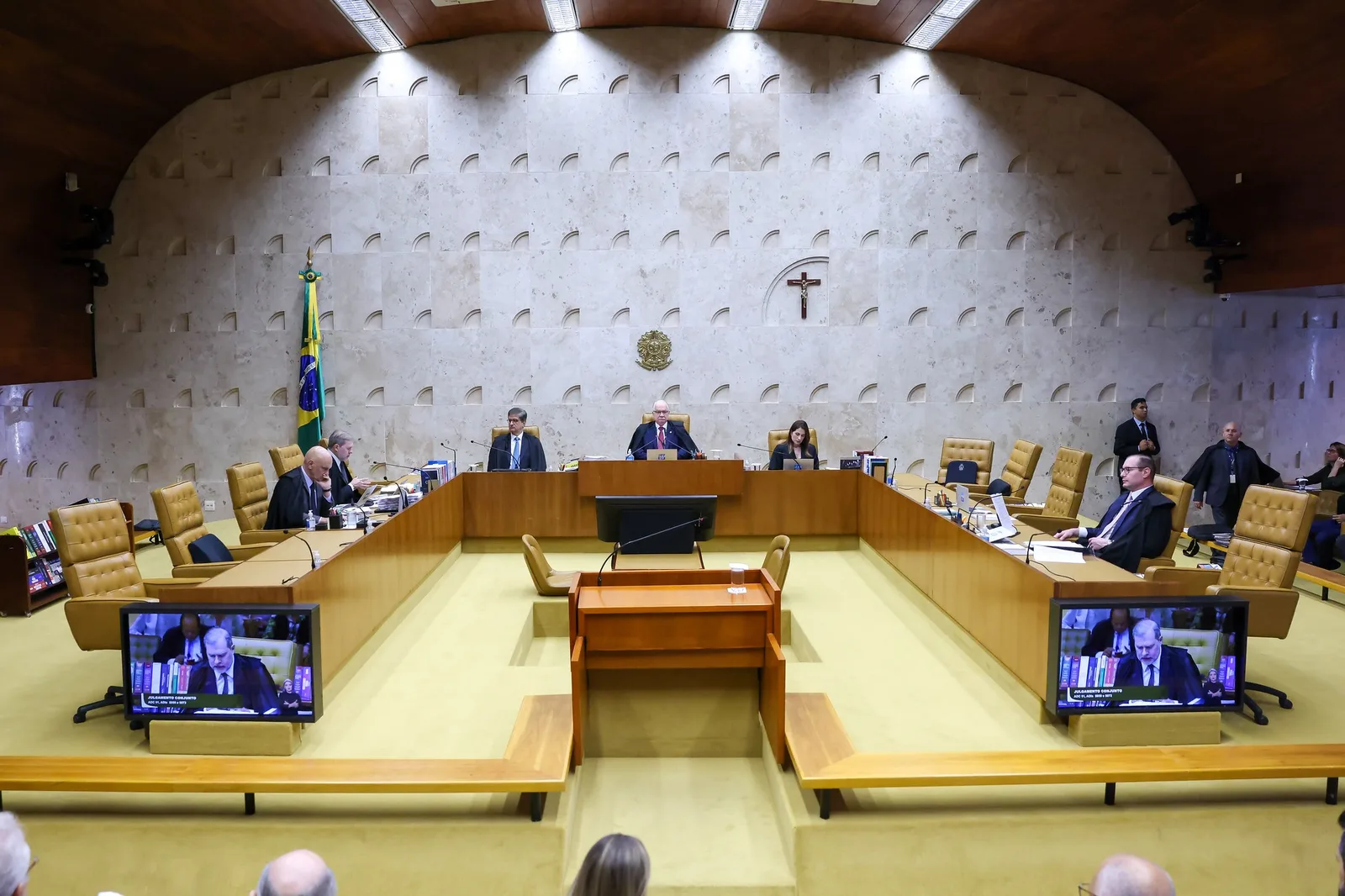 Maioria dos eleitores diz que crise no STF não muda voto presidencial