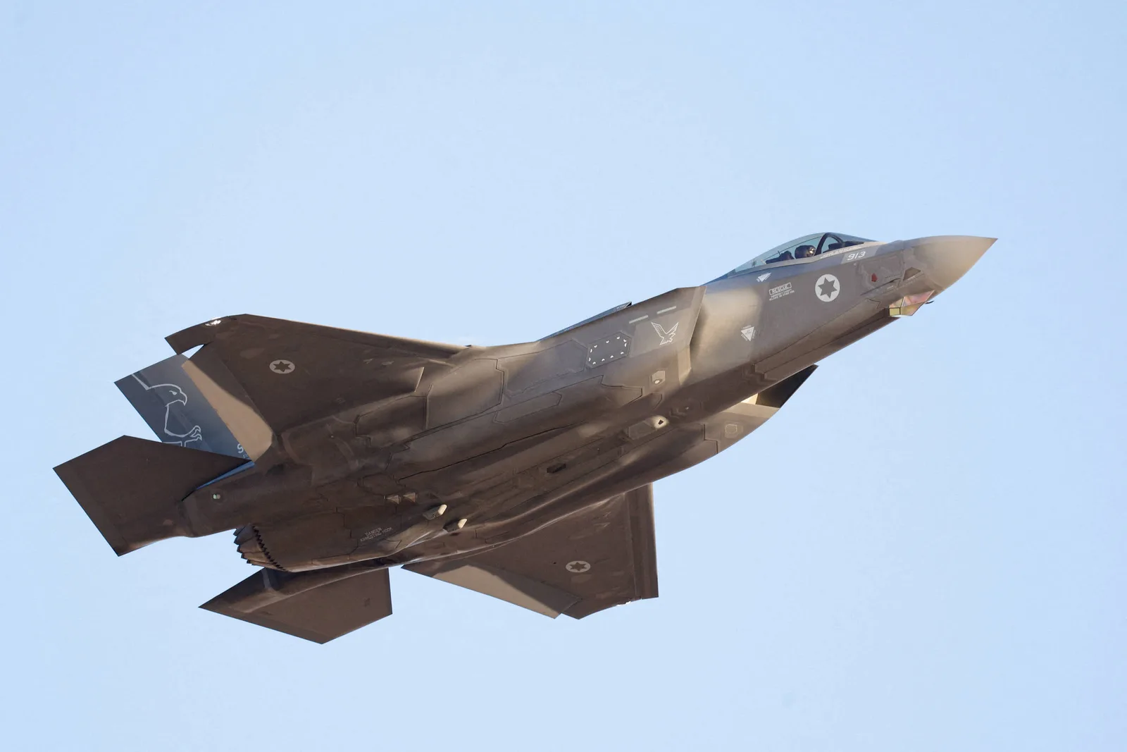 Israel reforça parceria naval com Grécia enquanto EUA liberam F-35 para Riad