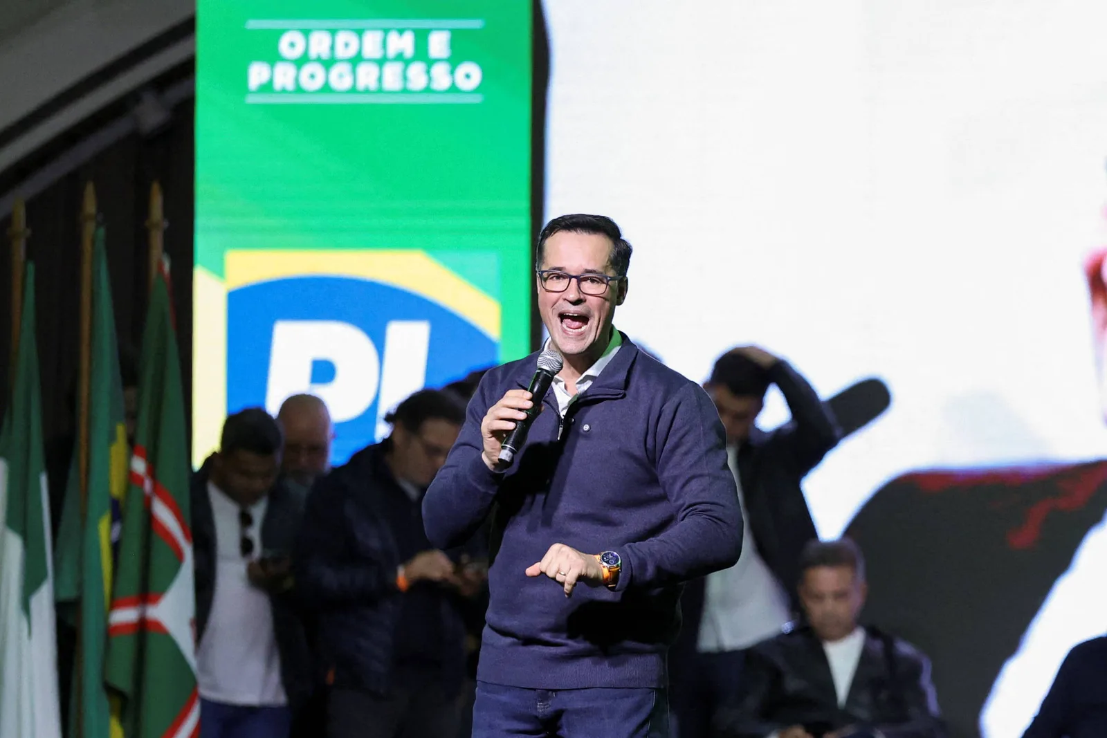 TRE-PR restringe acesso a arquivos apresentados por Deltan em candidatura ao Senado