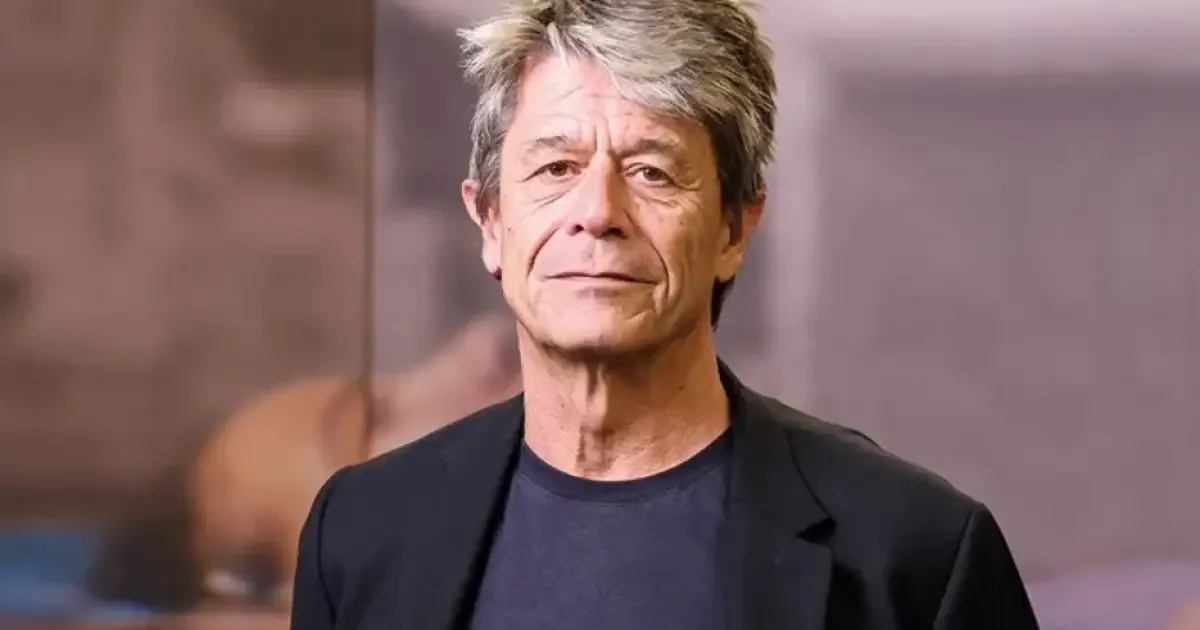 Emmanuel Carrère rejeita a autoficção e fala sobre luto, culpa e Ucrânia