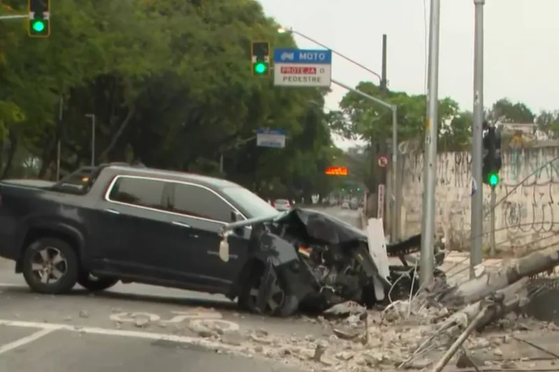 Baianinho de Mauá é detido após colisão com postes na zona sul de São Paulo