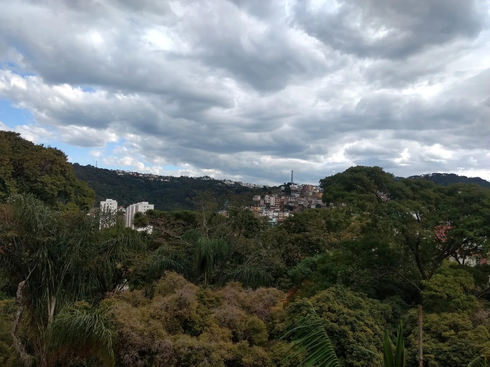 Frente fria mantém chuva e temperaturas amenas na Zona da Mata
