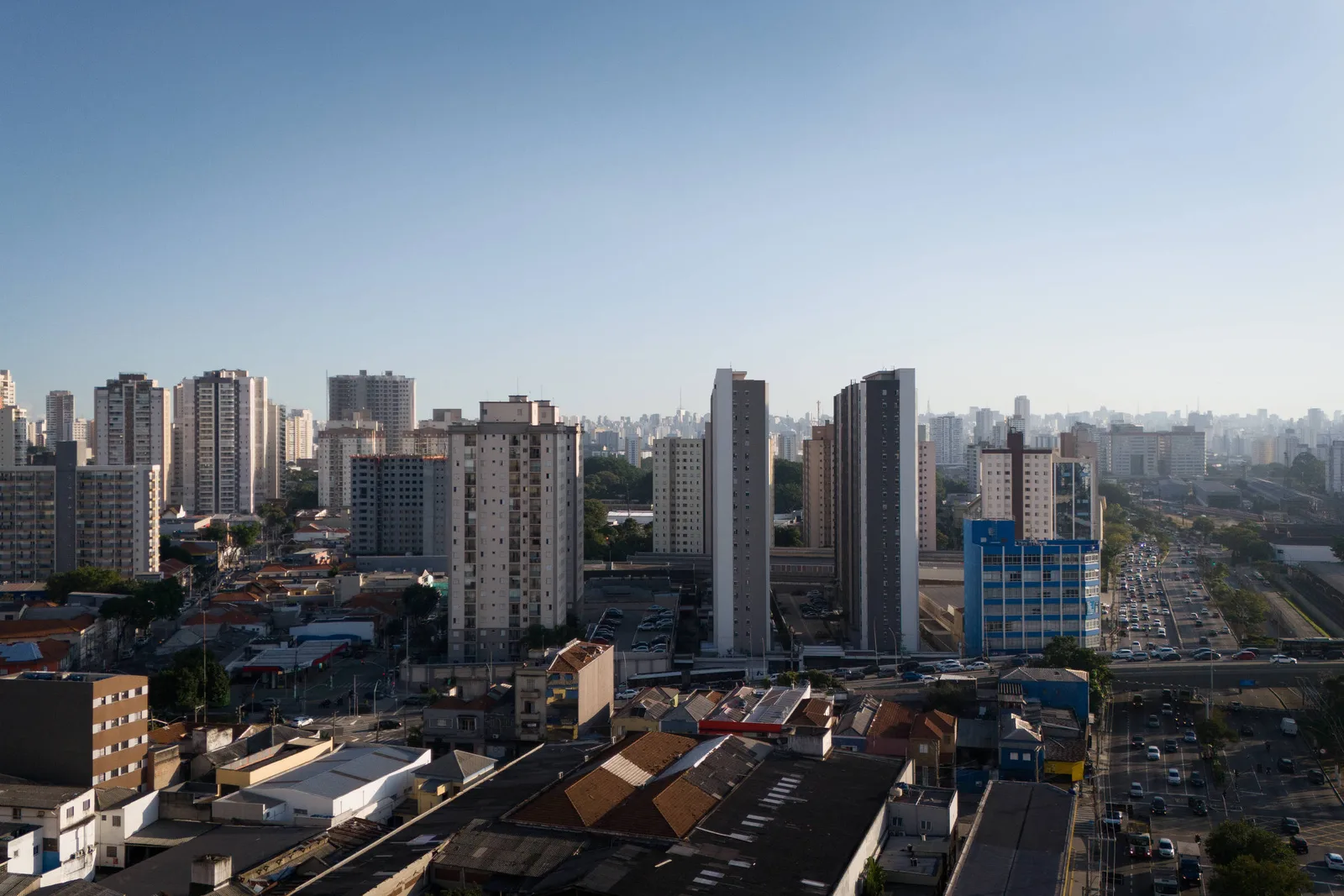 Planos presidenciais divergem sobre crédito e moradia para 2027