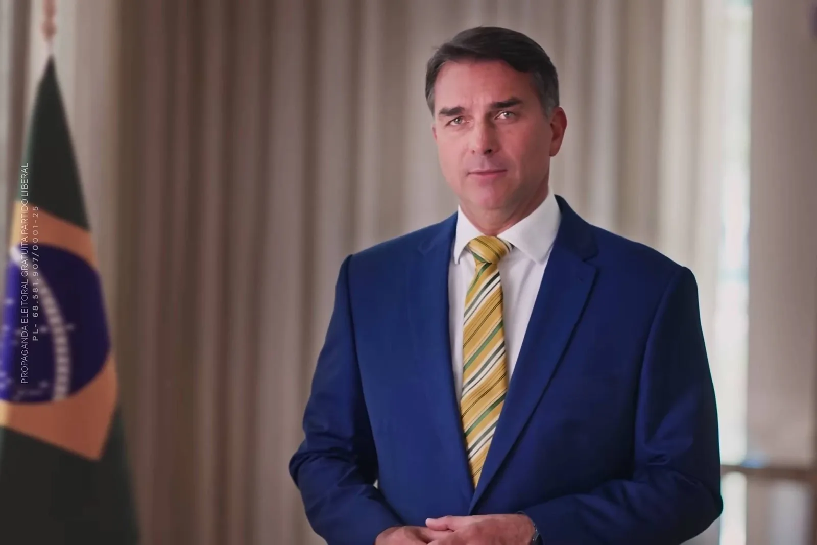 Flávio Bolsonaro leva crise no STF à propaganda eleitoral