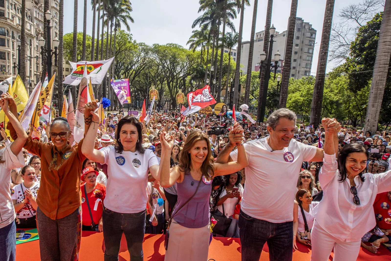 Candidatos de esquerda usam ato na Sé para defender Estado laico
