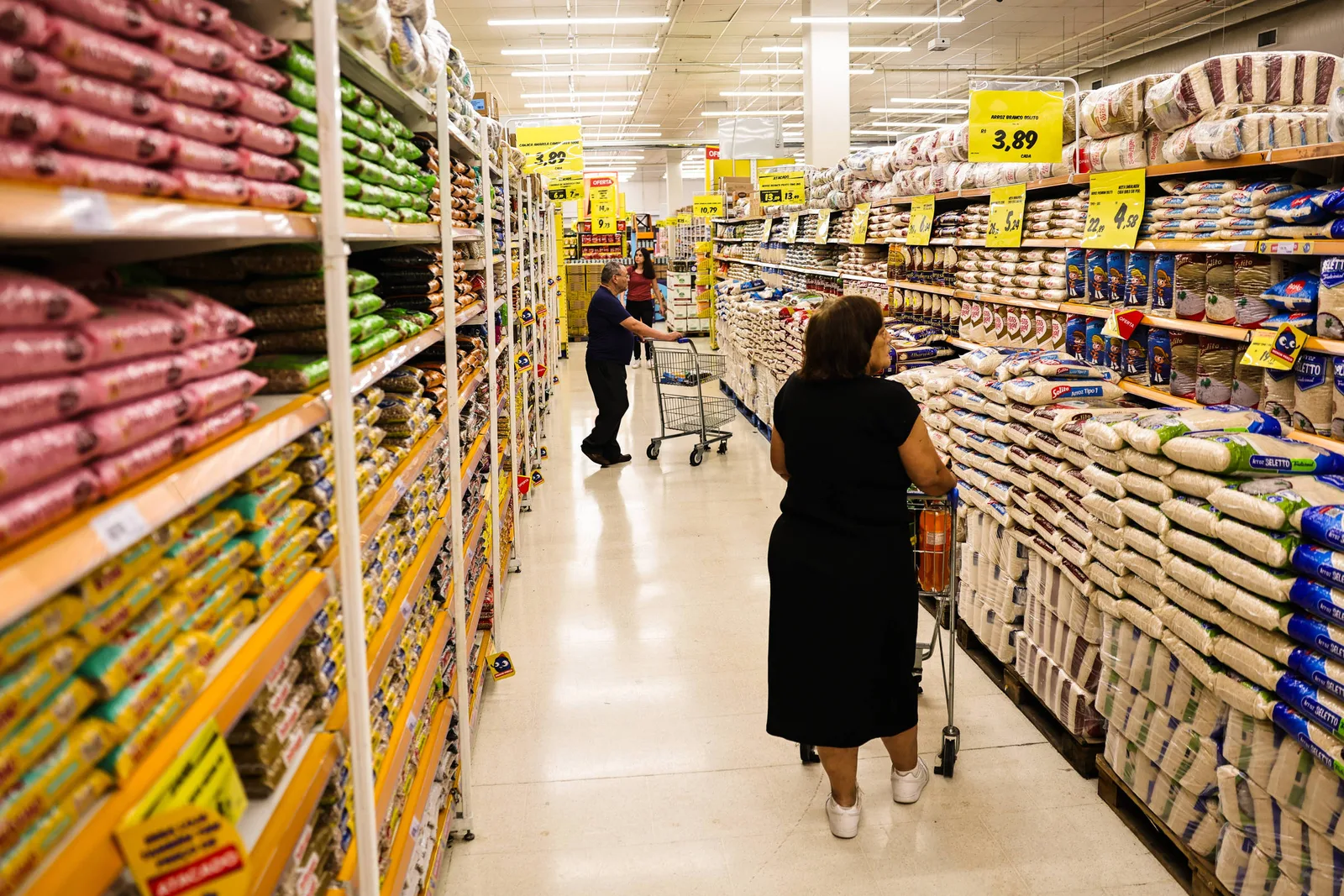 Poder de compra de alimentos supera 2022, mas fica abaixo do pré-pandemia