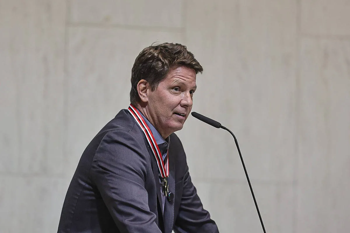Investigação rastreia repasses e contratos ligados ao filme sobre Bolsonaro