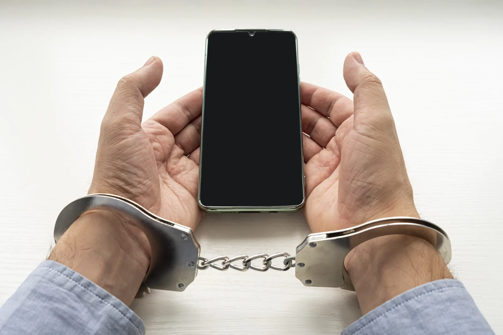 TRF-4 suspende prazo de defesa até entrega de dados de celulares apreendidos