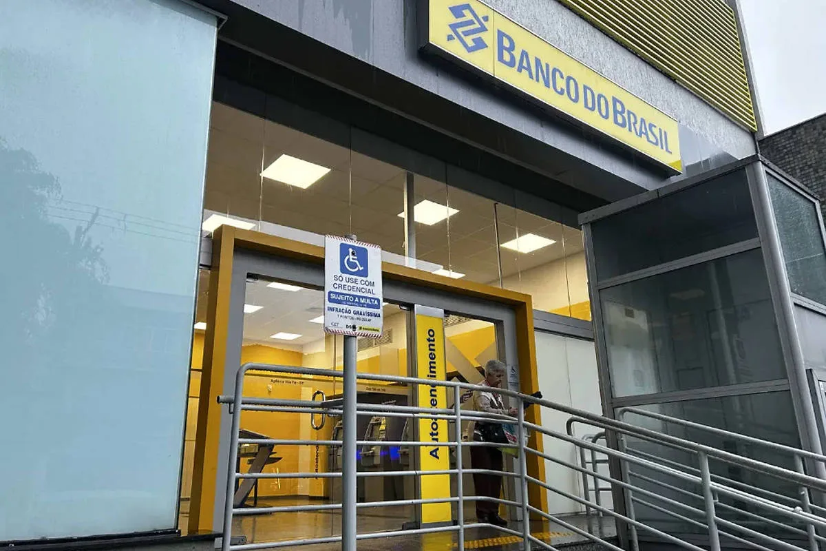 Caixa mantém agências fechadas enquanto bancários do BB aprovam acordo
