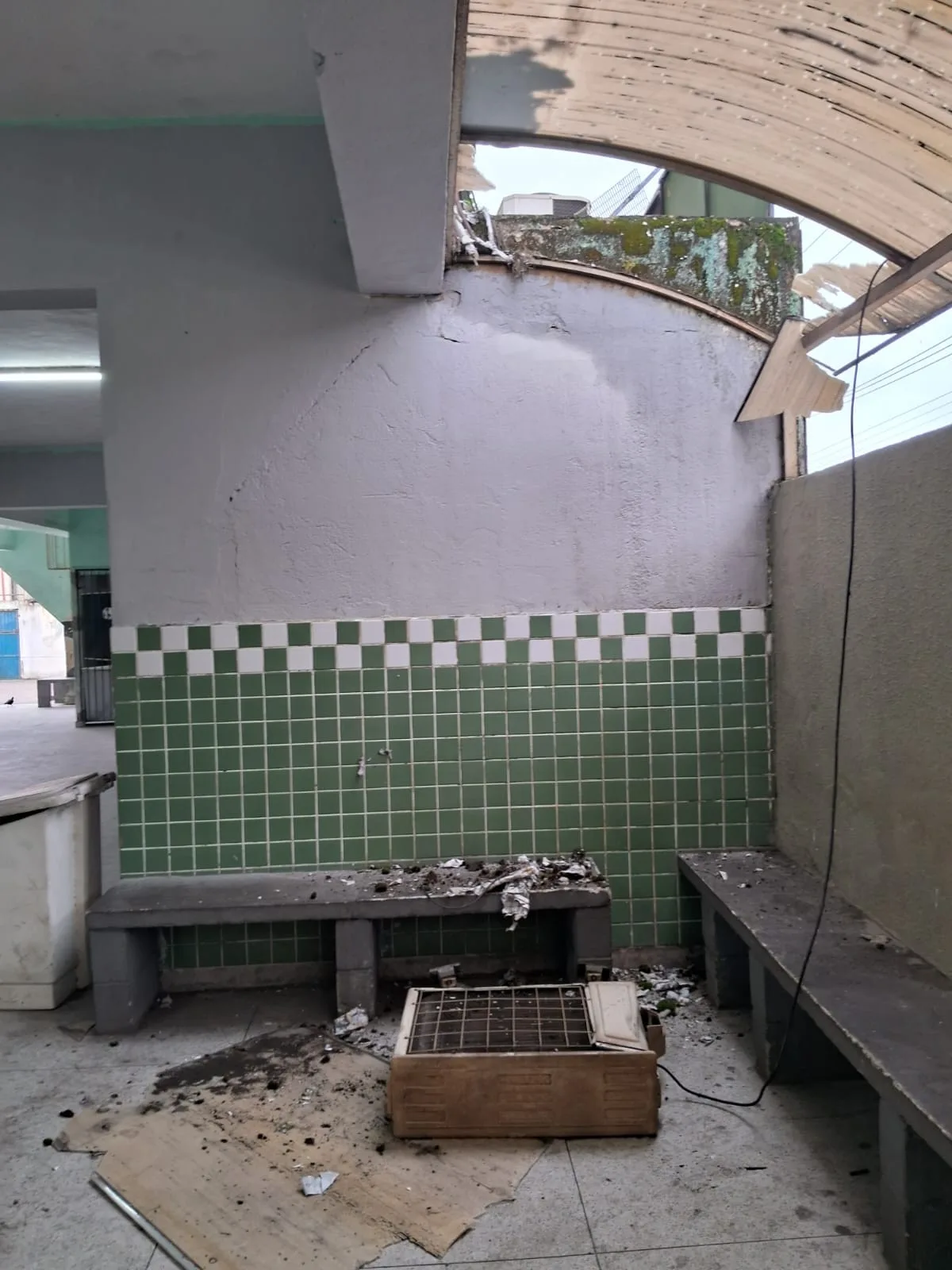 Imagens levam à prisão de dois suspeitos após invasão de colégio em Volta Redonda