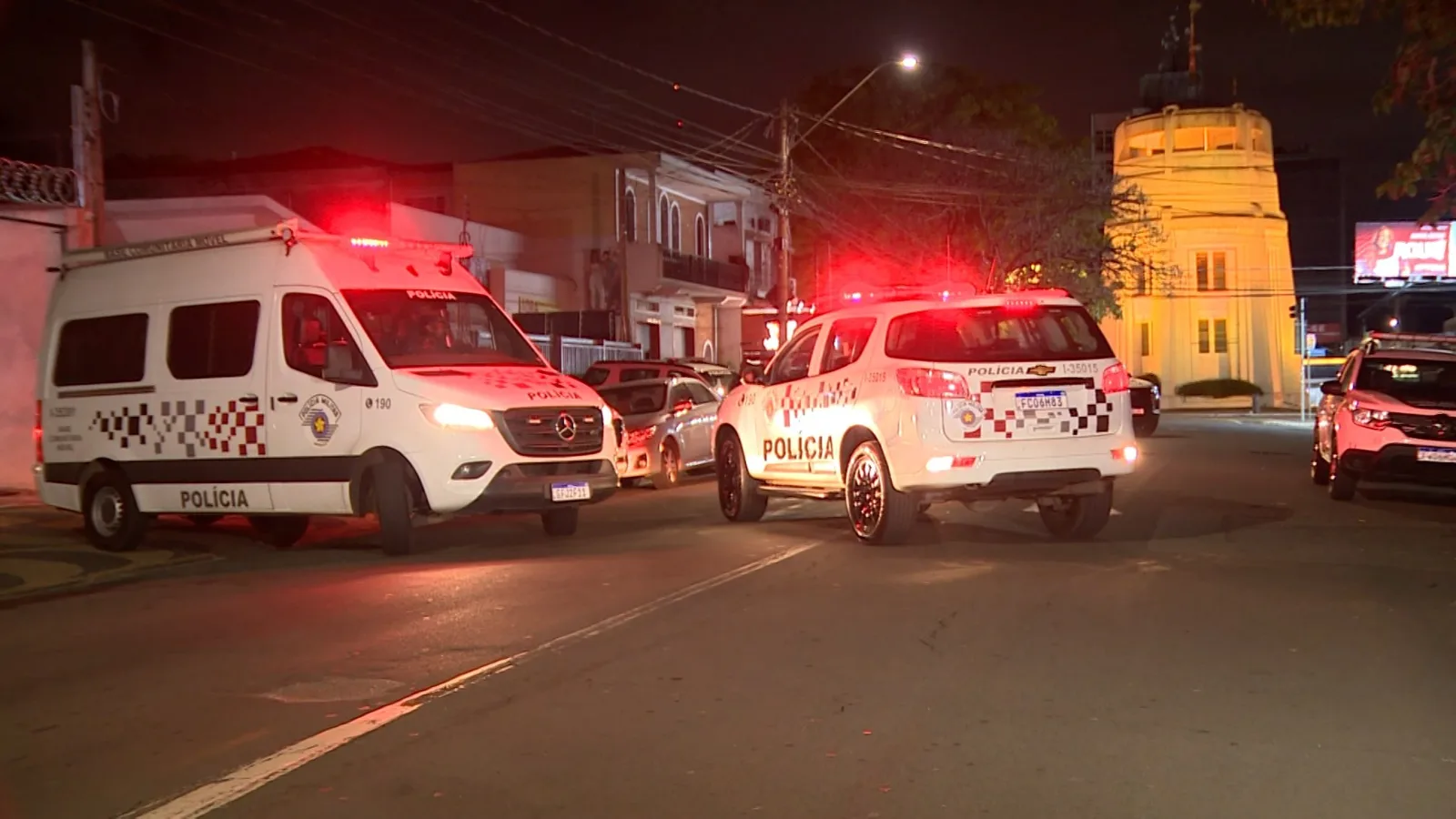 Criminosos levam eletrônicos após invasão a residência em Campinas