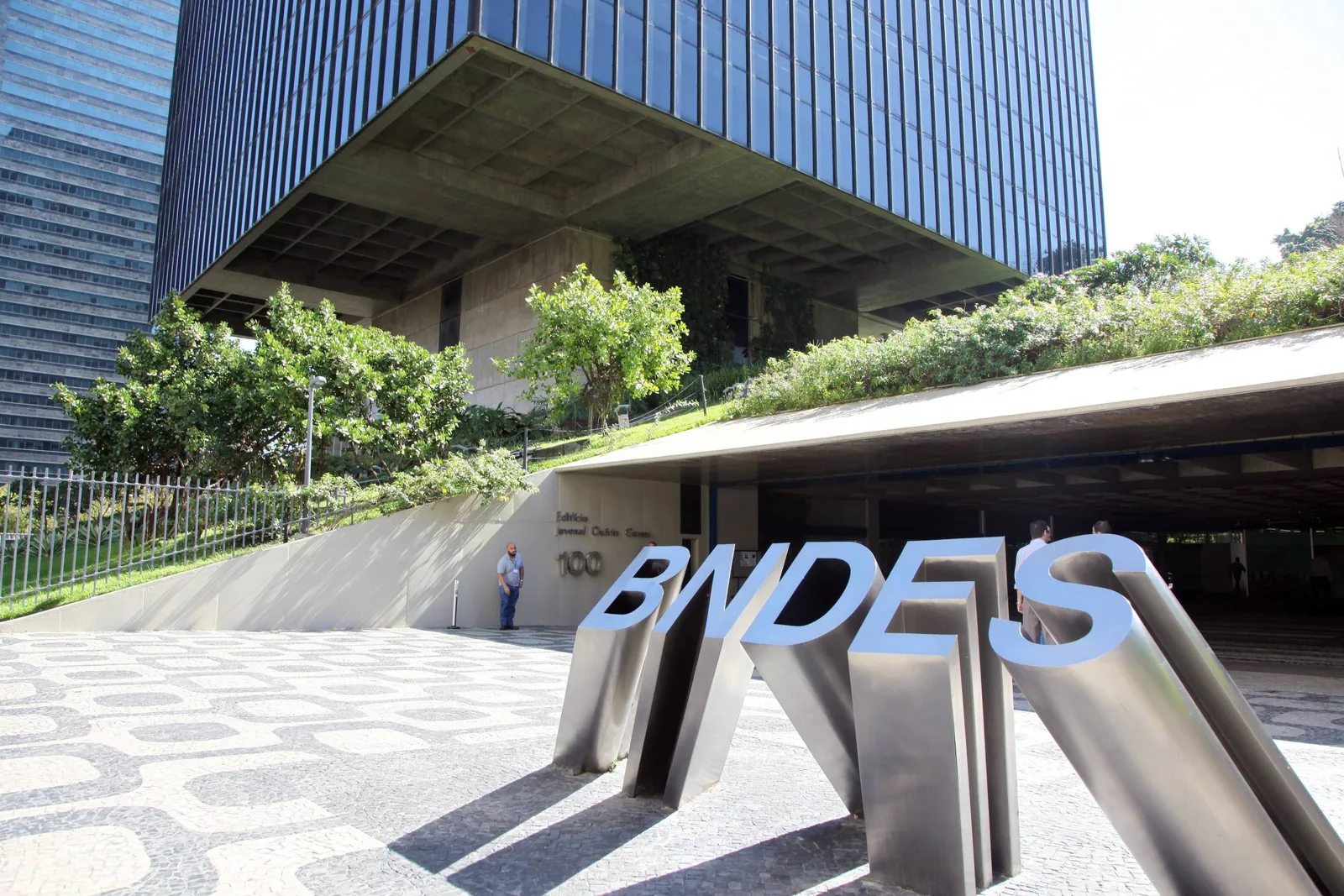 Limite por grupo reduz alcance do BNDES no leilão de armazenamento