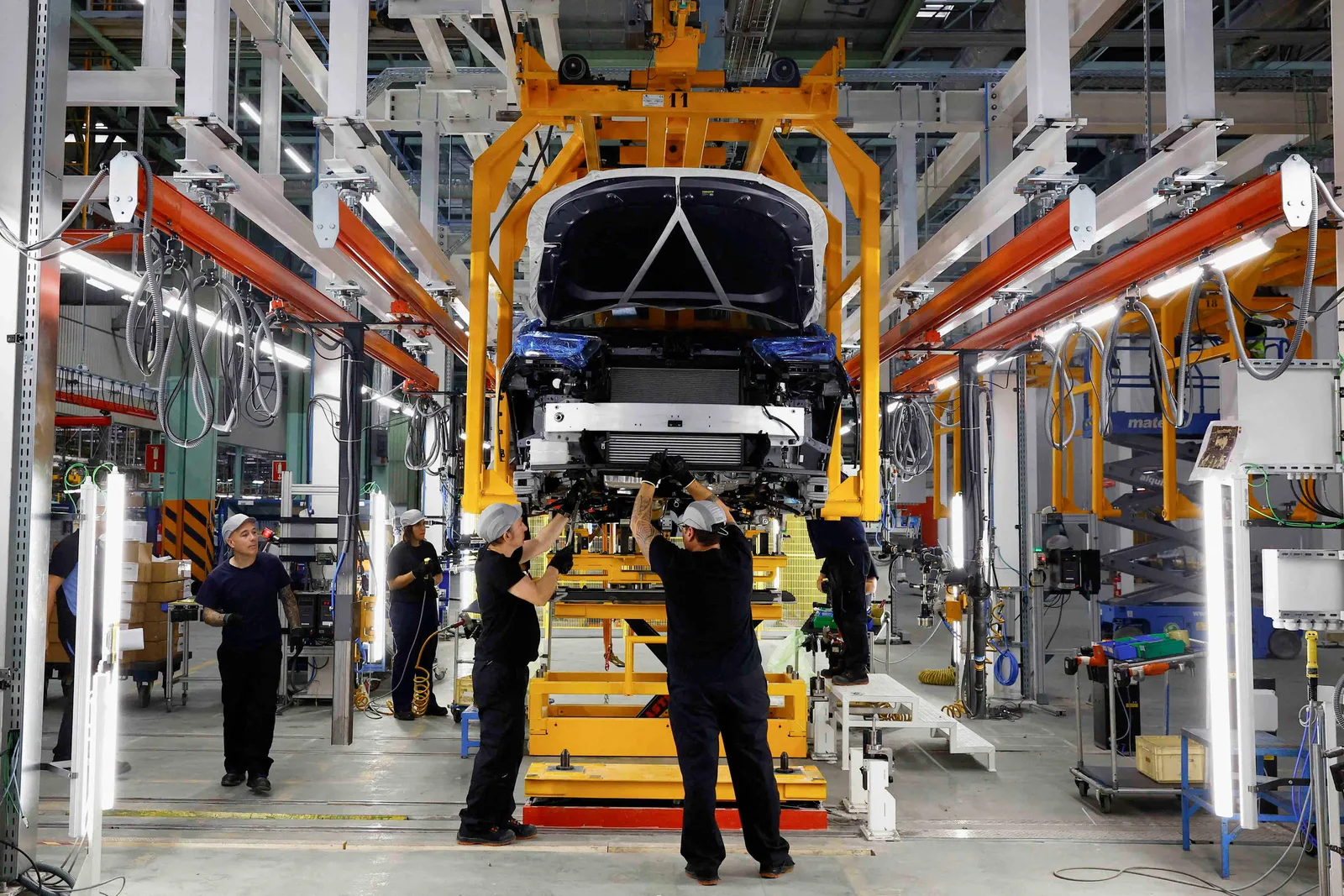 BYD planeja três fábricas e uma unidade de baterias na Europa