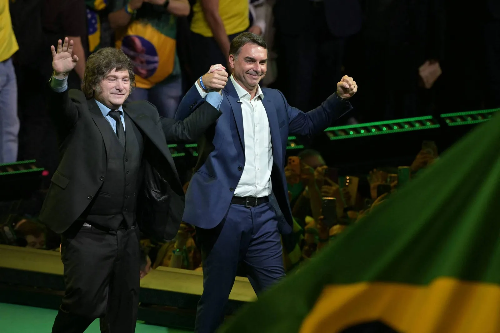 Dependência externa expõe os limites da política econômica de Milei
