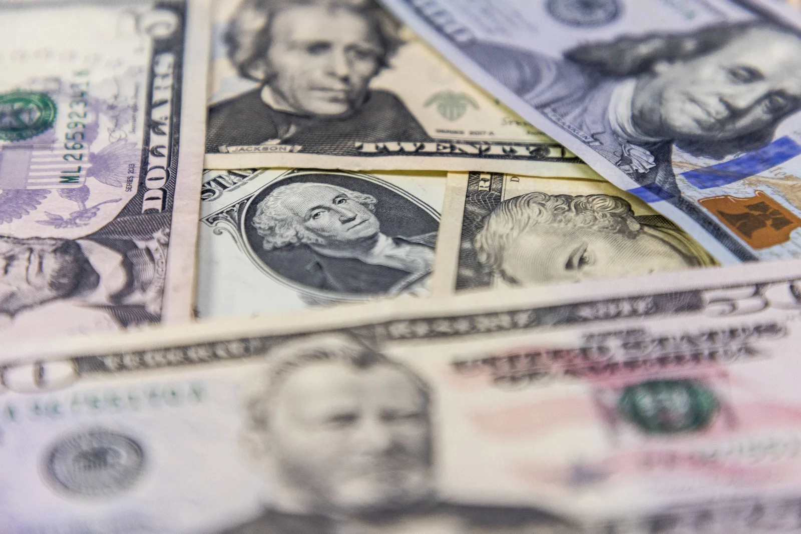 Rendimentos dos títulos dos EUA sobem com petróleo e tensão no Oriente Médio