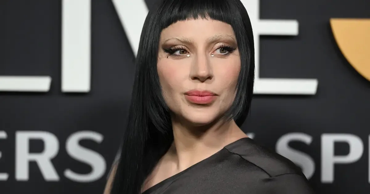 Lady Gaga teria recebido a primeira filha por barriga de aluguel