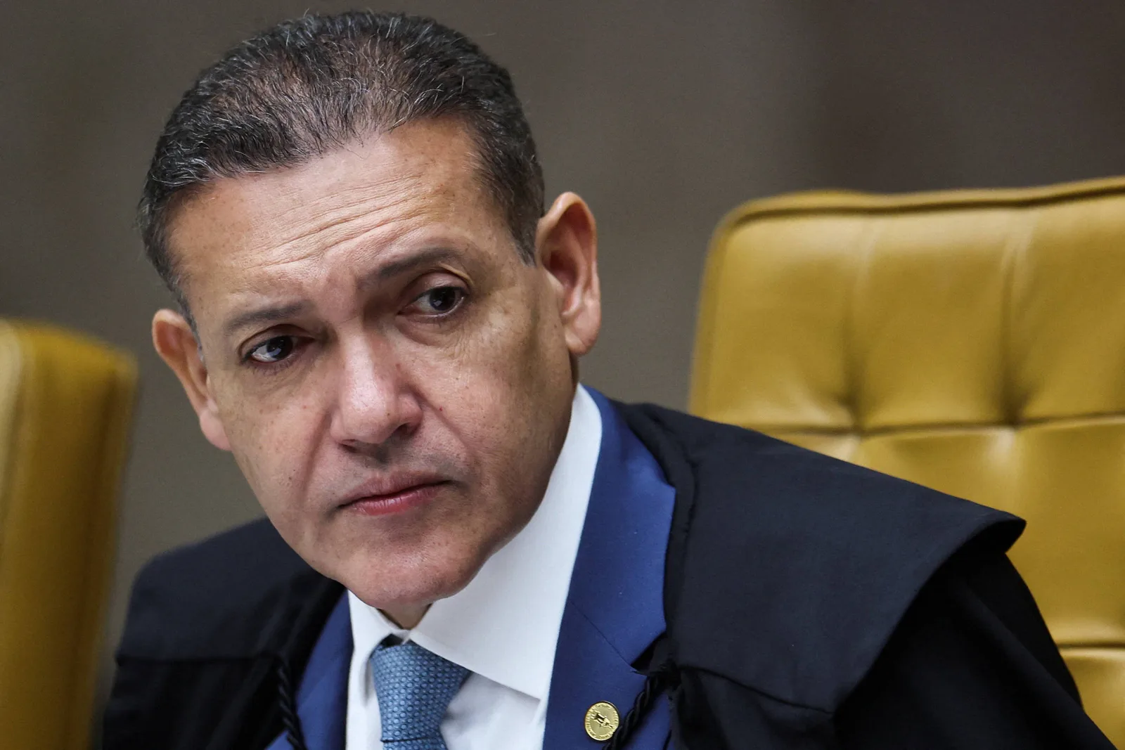Dino aponta mais de cem decisões pendentes no TSE antes de julgamento virtual