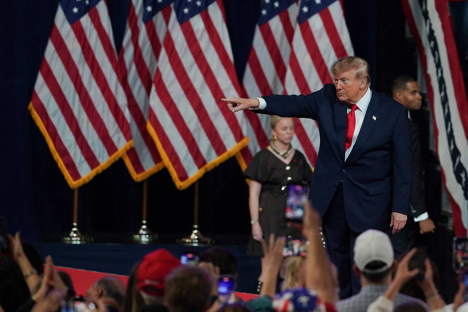 Trump cogita dar seu nome ao Atlântico ou ao Pacífico