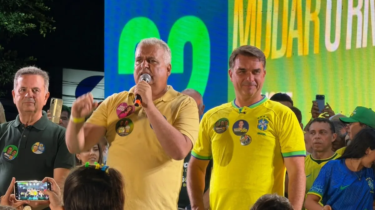 Flávio Bolsonaro apresenta plano de irrigação em agenda eleitoral no RN