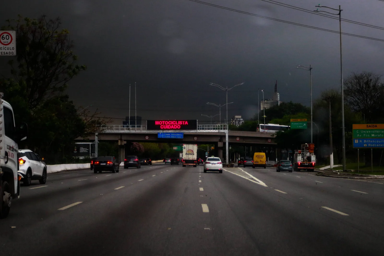 Nebulosidade leva PM Rodoviária a organizar fluxo na Anchieta neste sábado