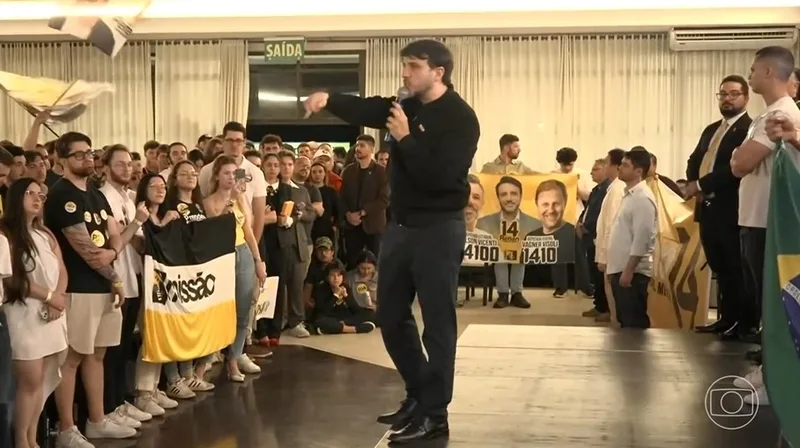 Renan Santos participa de congresso e defende critérios para repasses federais
